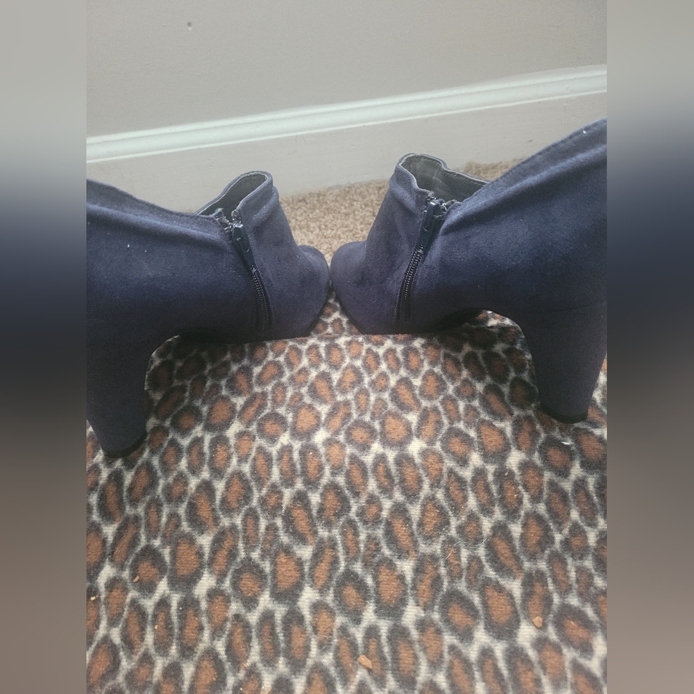 Ann Marino Black Ankle Booties Casual Style